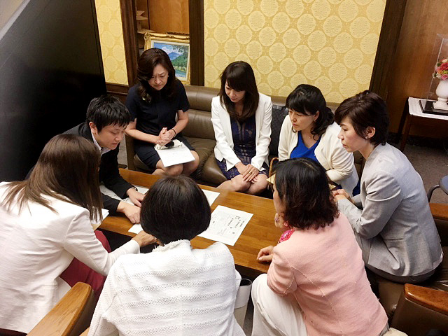 会野田聖子女性活躍担当大臣に要望書を提出